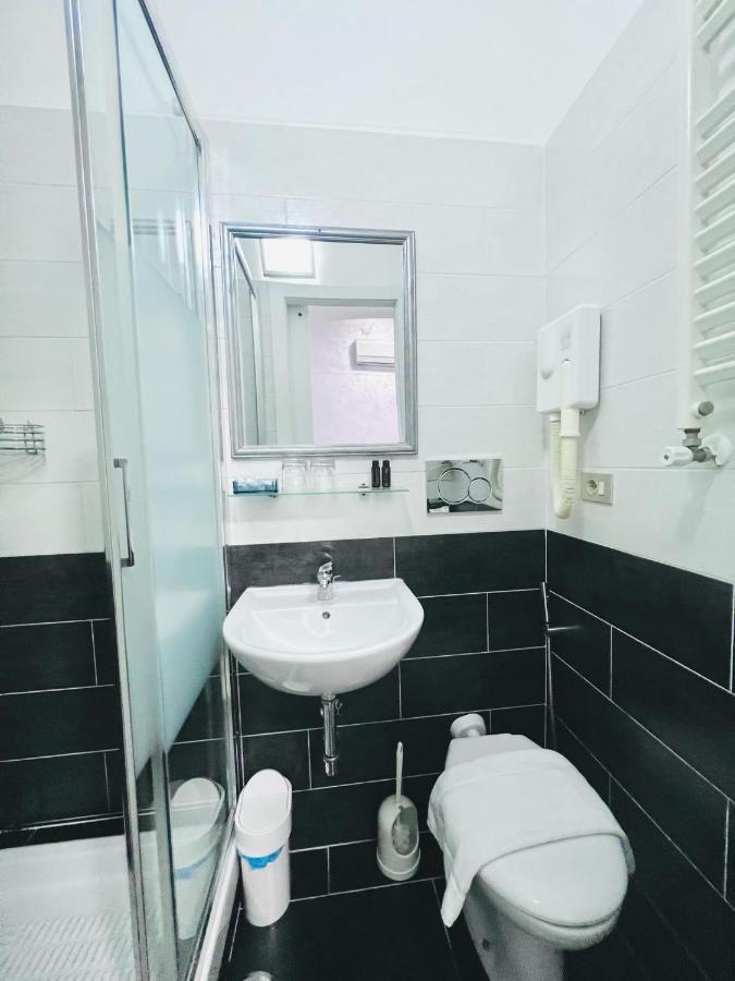 Hotel Pisa โรม ภายนอก รูปภาพ