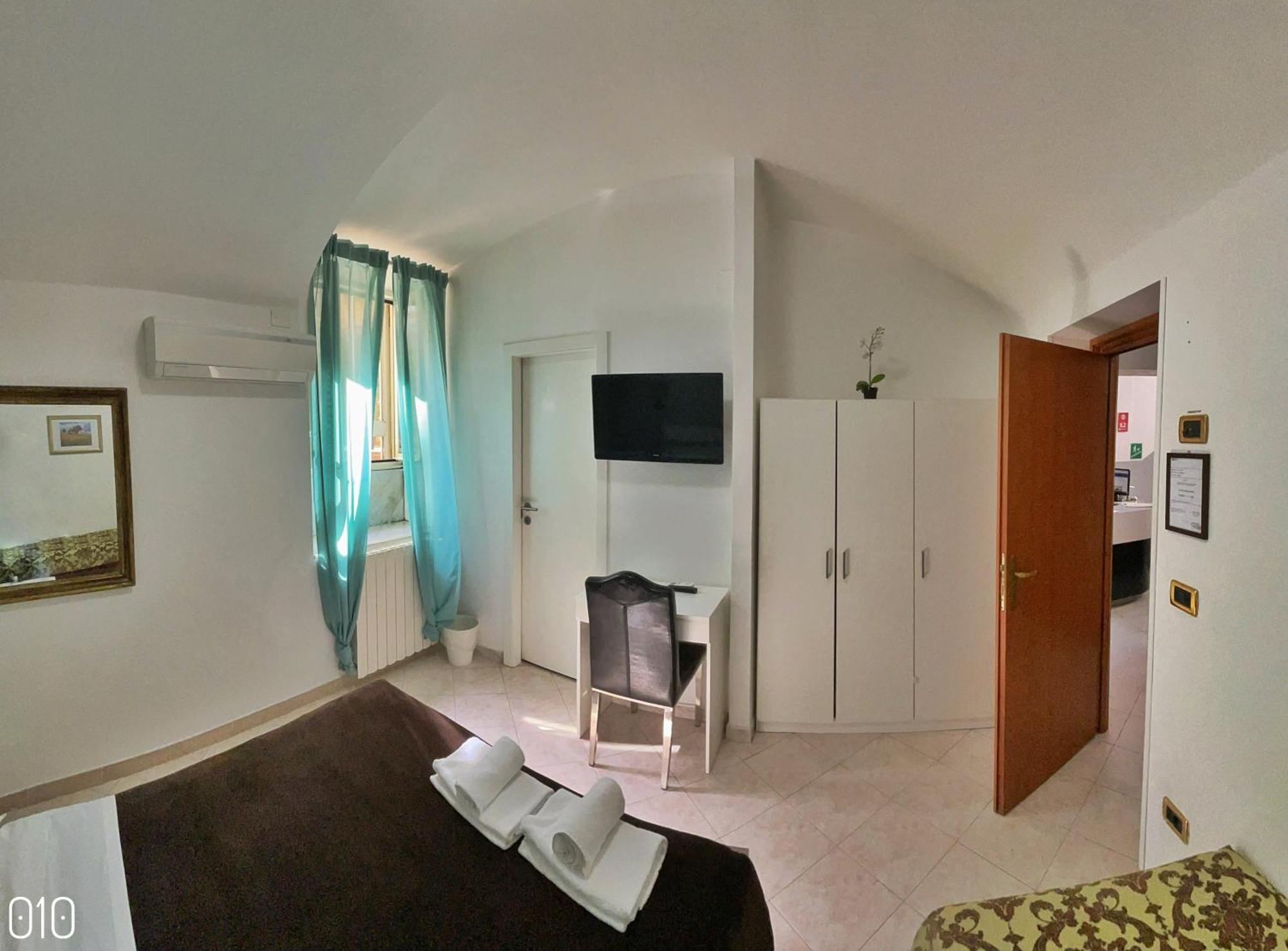 Hotel Pisa โรม ภายนอก รูปภาพ