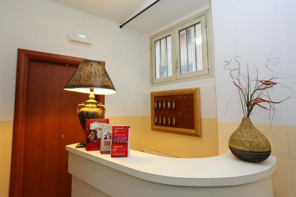 Hotel Pisa โรม ภายนอก รูปภาพ