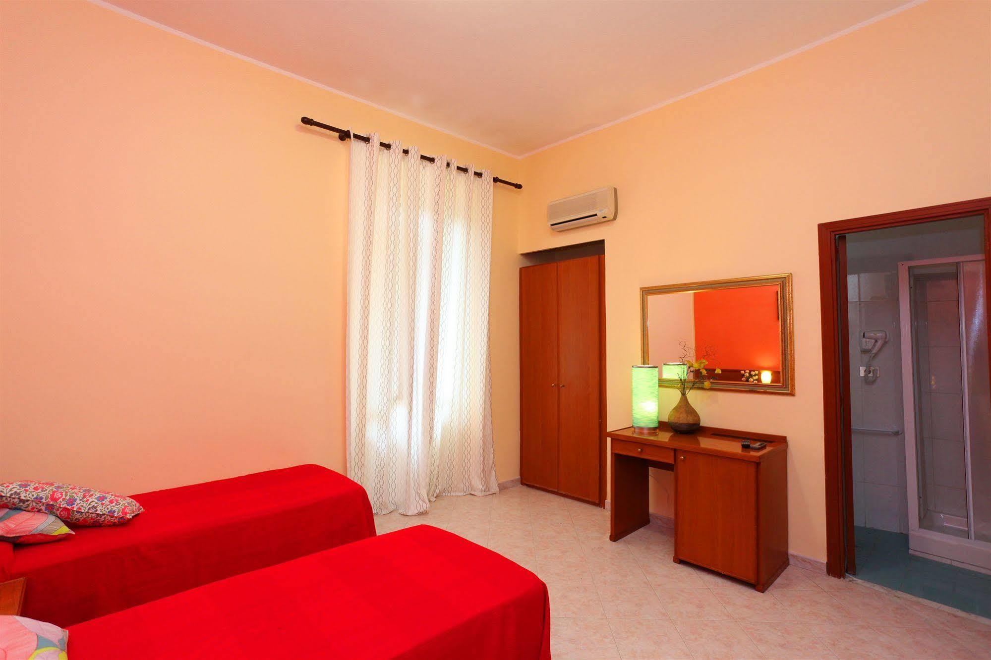 Hotel Pisa โรม ภายนอก รูปภาพ