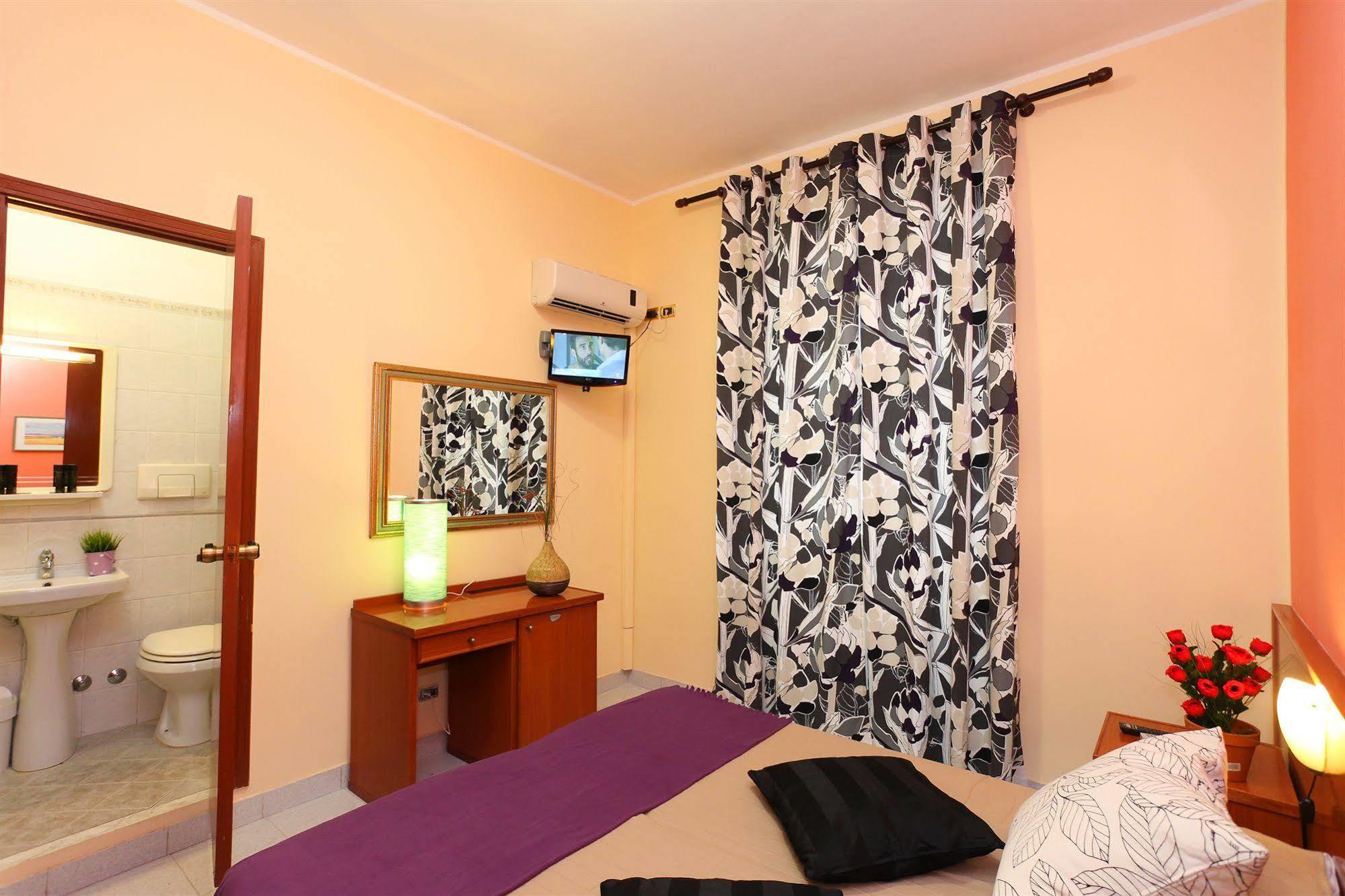 Hotel Pisa โรม ภายนอก รูปภาพ