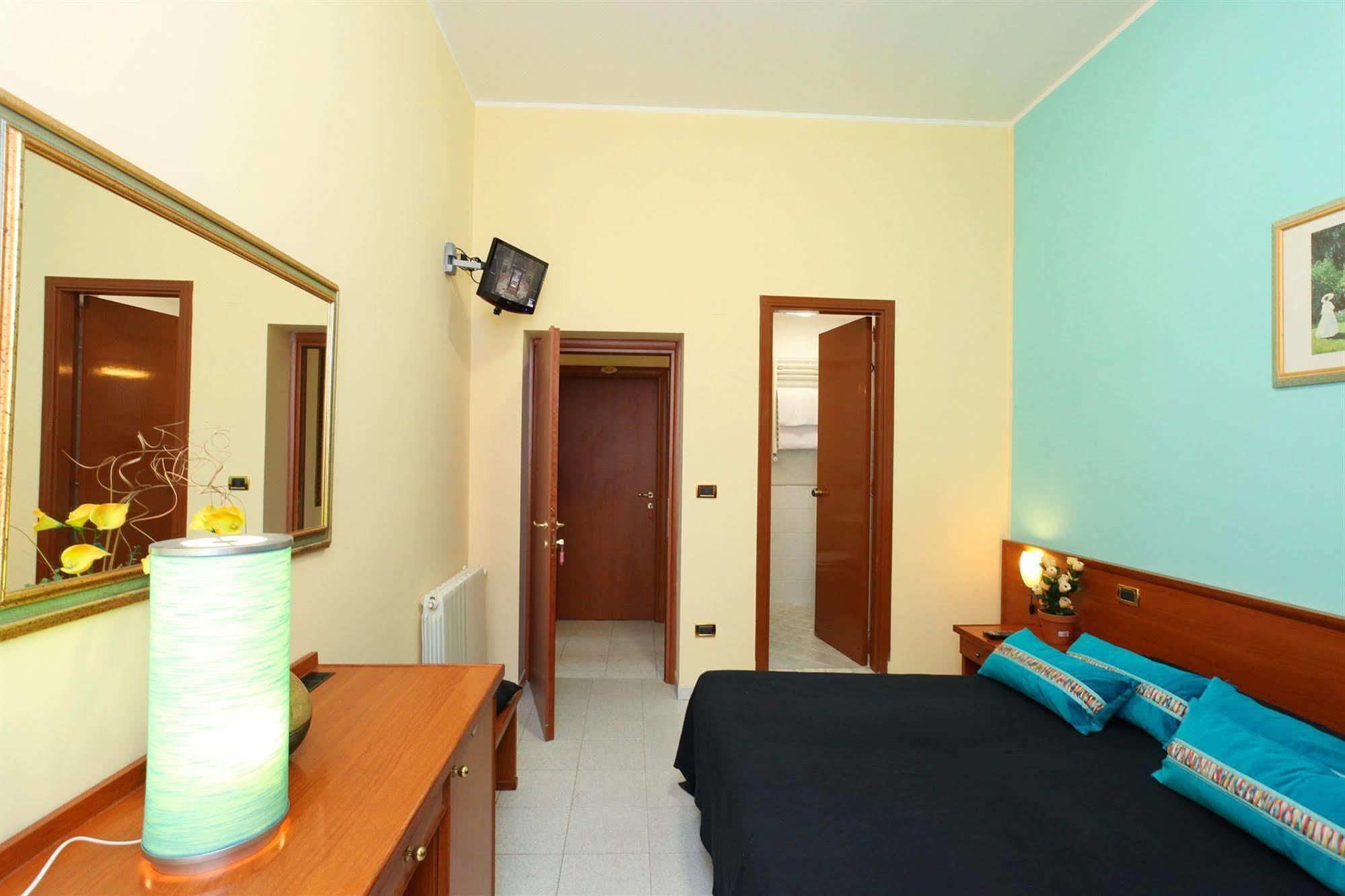 Hotel Pisa โรม ภายนอก รูปภาพ