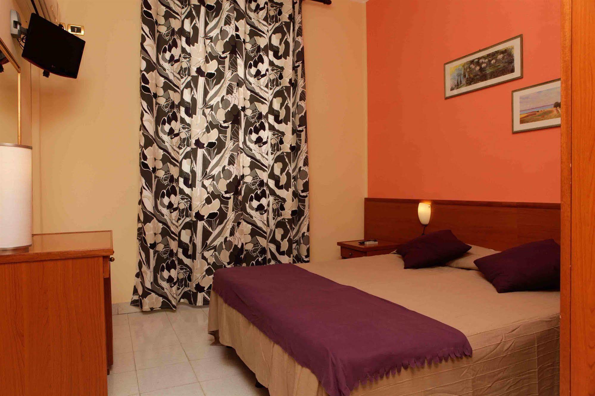 Hotel Pisa โรม ภายนอก รูปภาพ