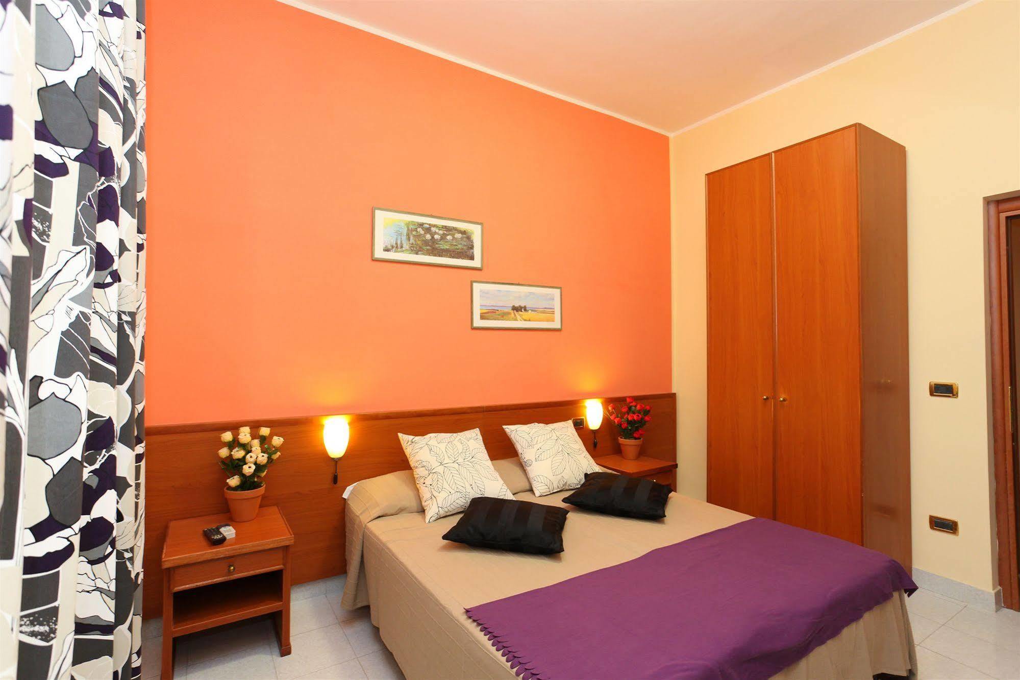 Hotel Pisa โรม ภายนอก รูปภาพ